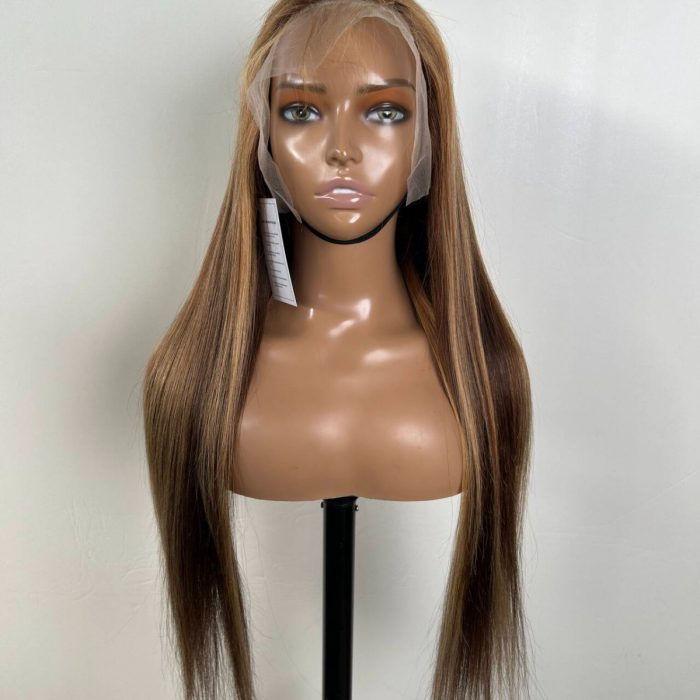 Rendu sur mannequin de la perruque Lisse P4/27